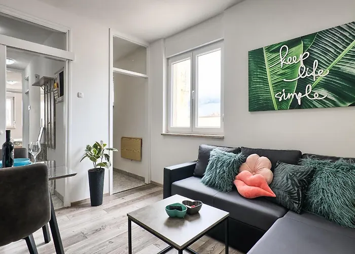 Joelle Apartment *